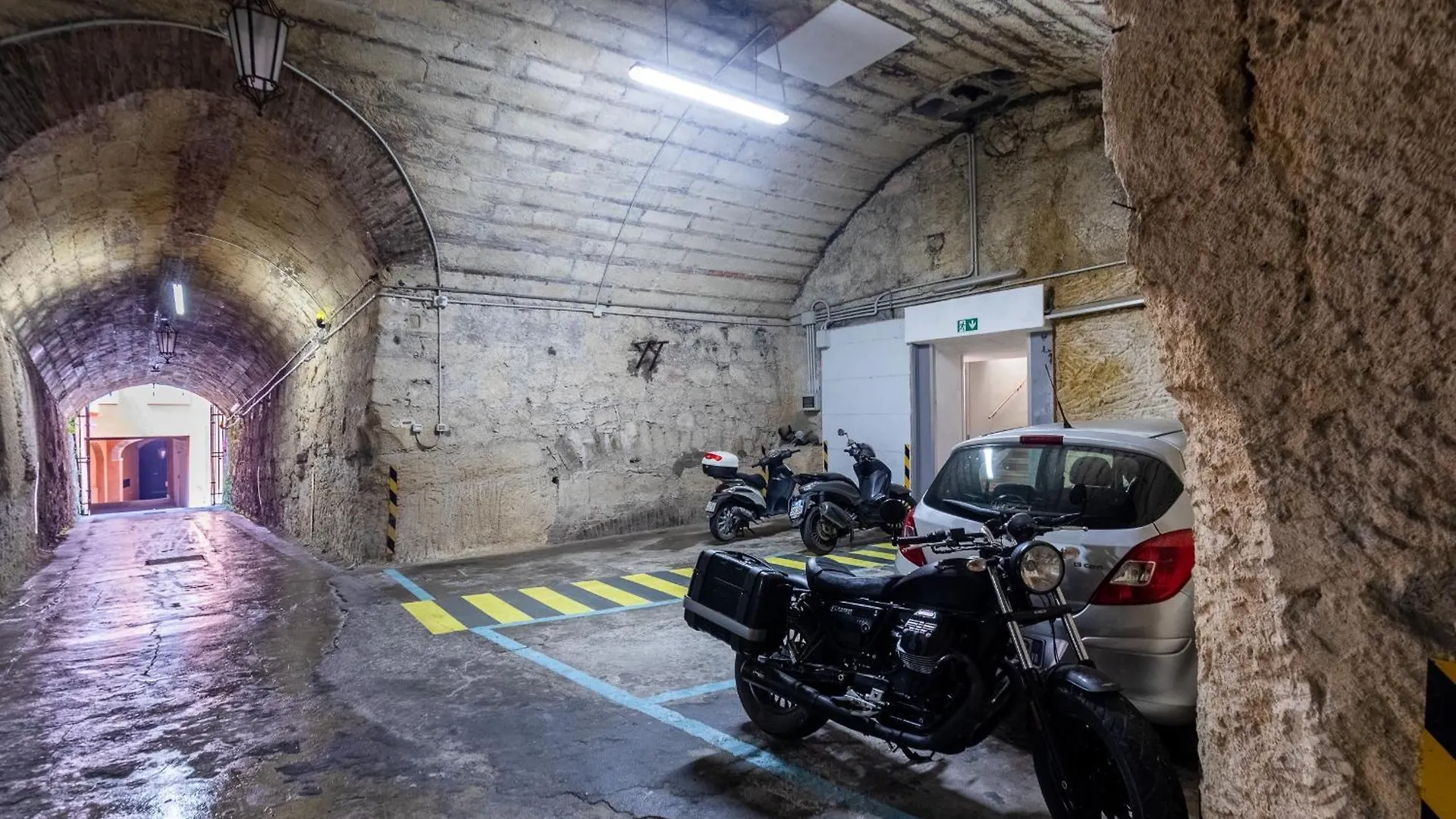 Teatro Romano Garden Apartment Verona 0*,  İtalya