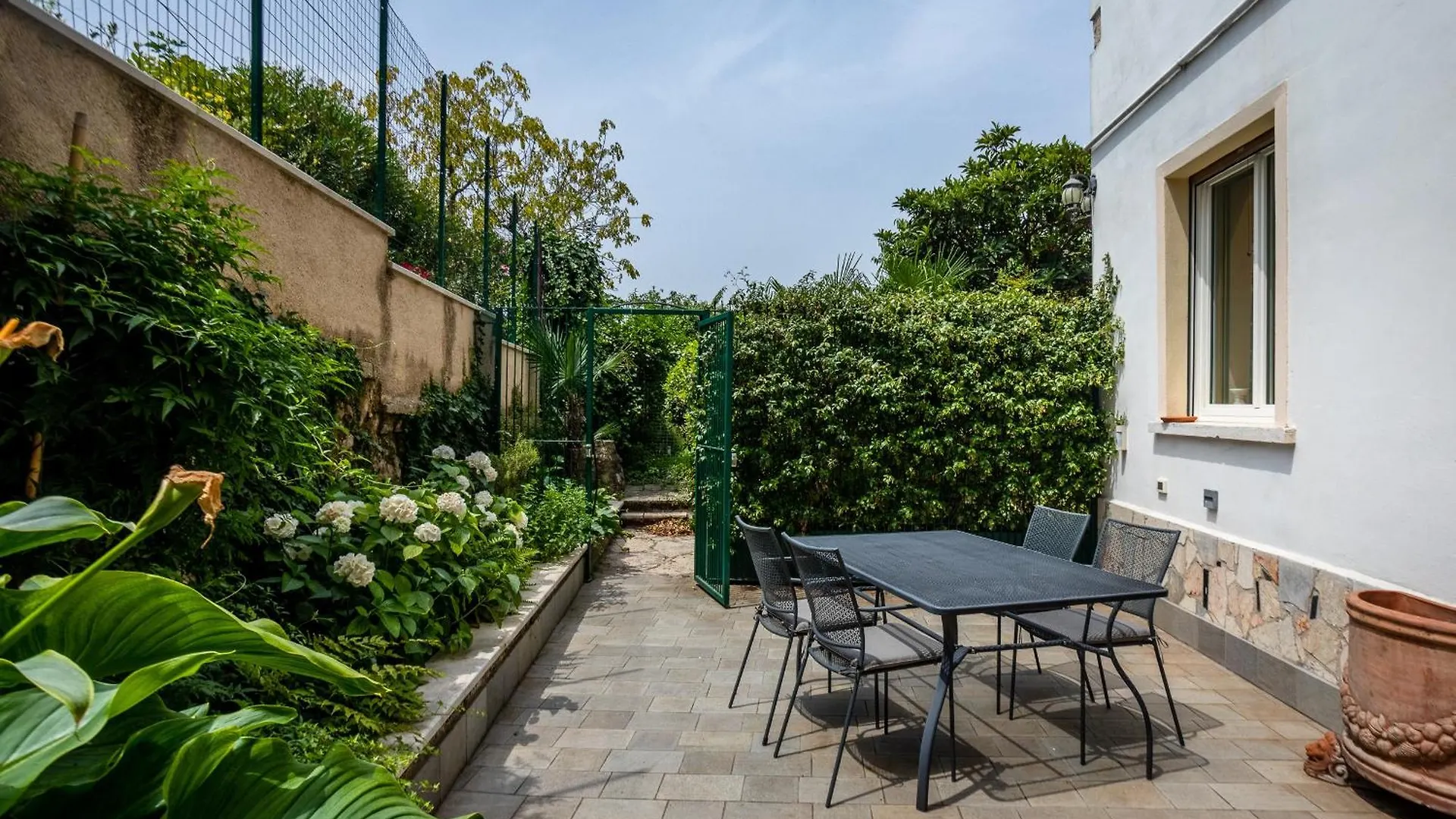 Teatro Romano Garden Apartment Verona 0*,  Italia